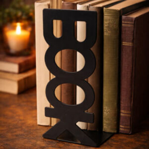 Σταντ βιβλίων BOOK με ατμοσφαιρικό φωτισμό και cozy αισθητική